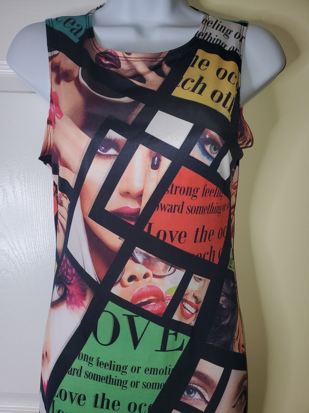 💗 Love Chelsea Colorful Face & Love Graphic Mini Dress | Size L
